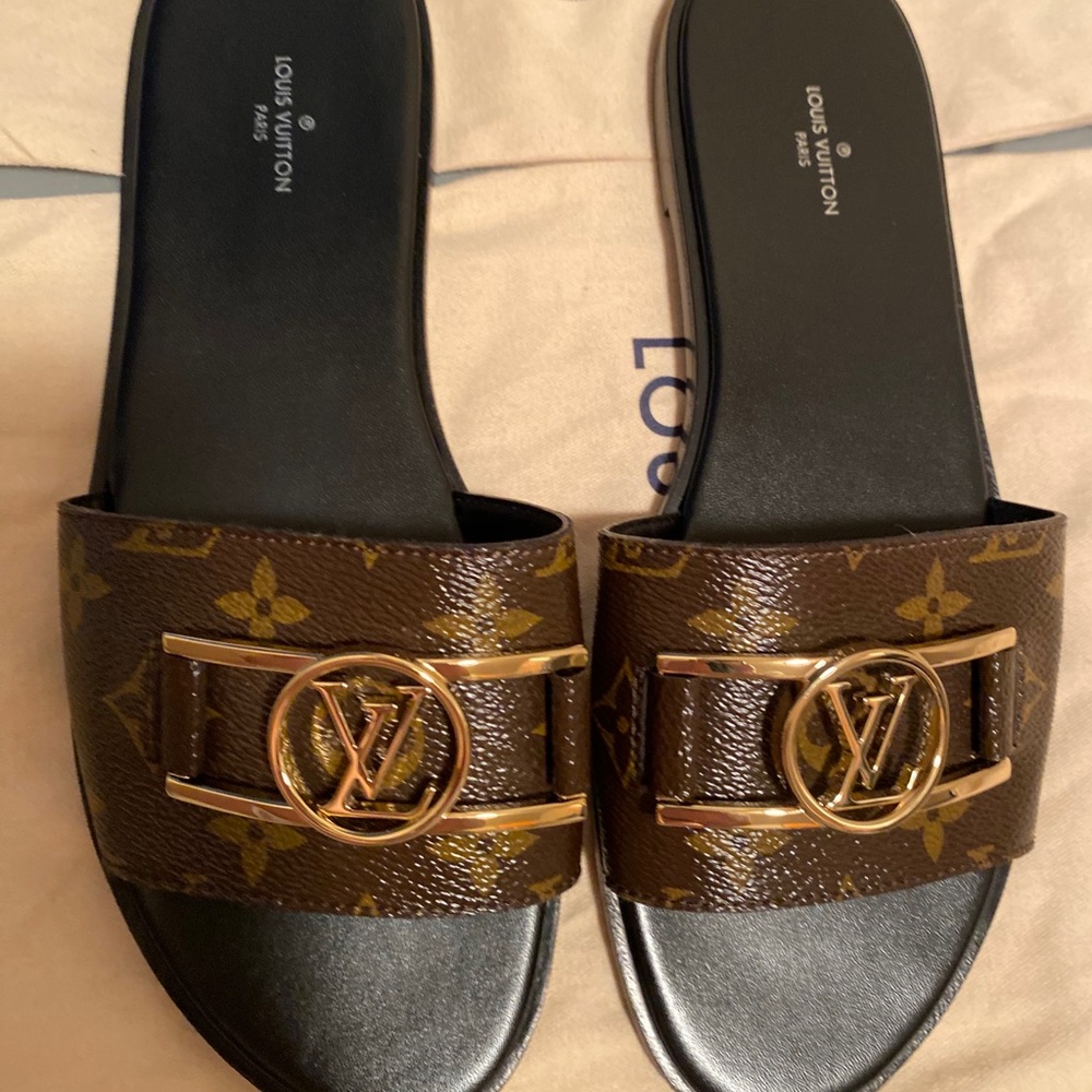 Louis buttion sandals